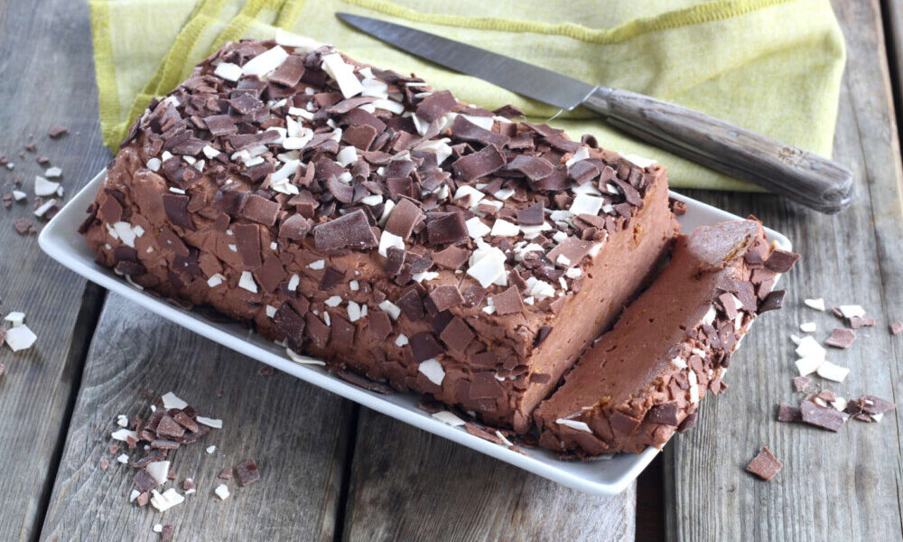 A torta de chocolate mais fácil que você já fez (e sem forno!)