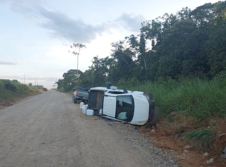 Motorista perde controle de veículo após tentar desviar de cachorro na Linha 09 Norte em Nova Brasilândia