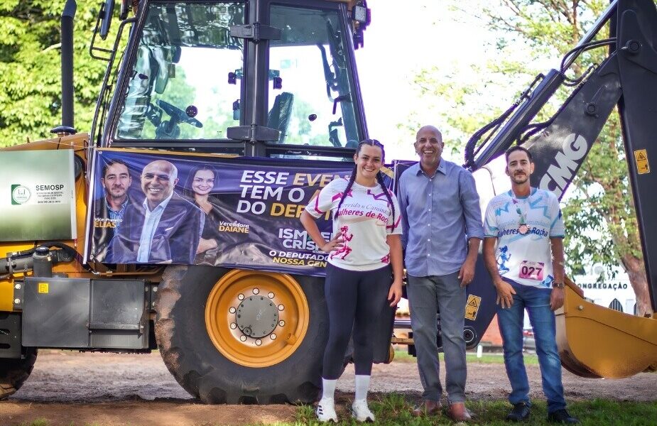 Ismael Crispin entrega retroescavadeira e fortalece infraestrutura rural em Querência do Norte