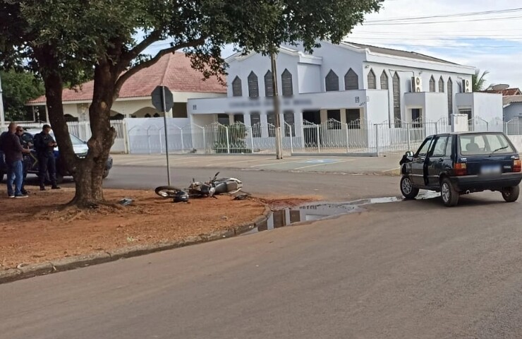 Alta Floresta: Colisão entre carro e moto mobiliza socorro no bairro Santa Felicidade